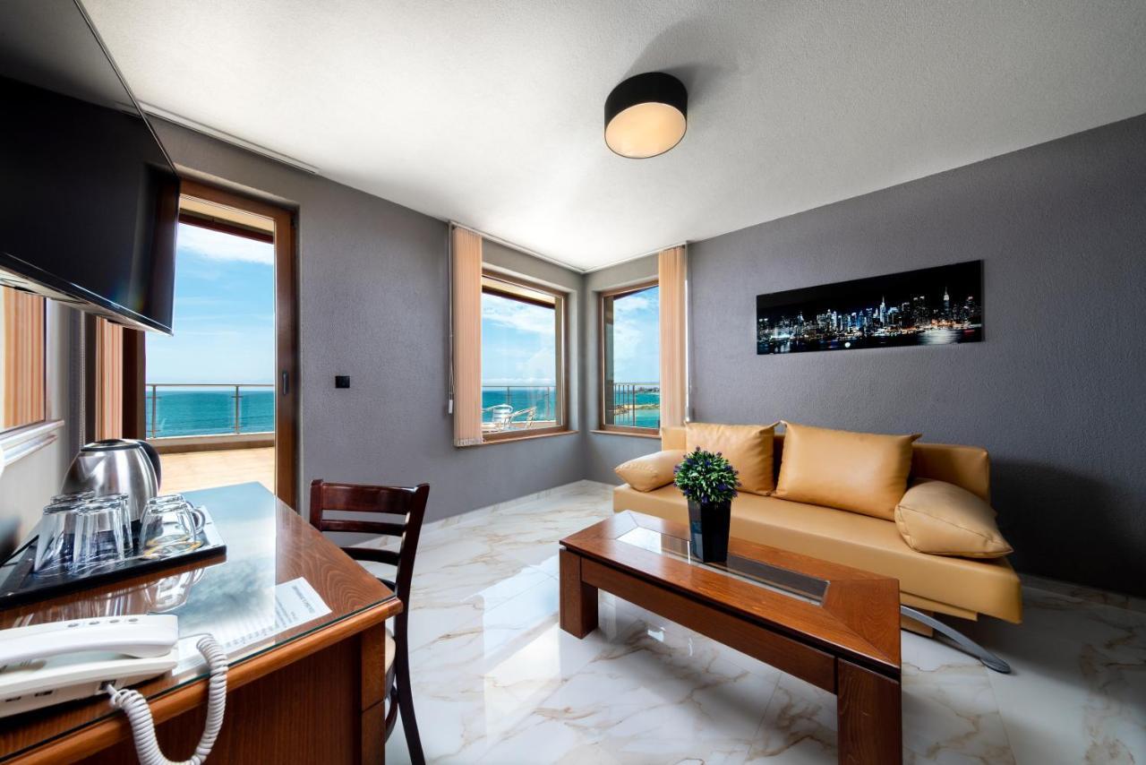 Petrov Family Hotel Nesebar Ngoại thất bức ảnh