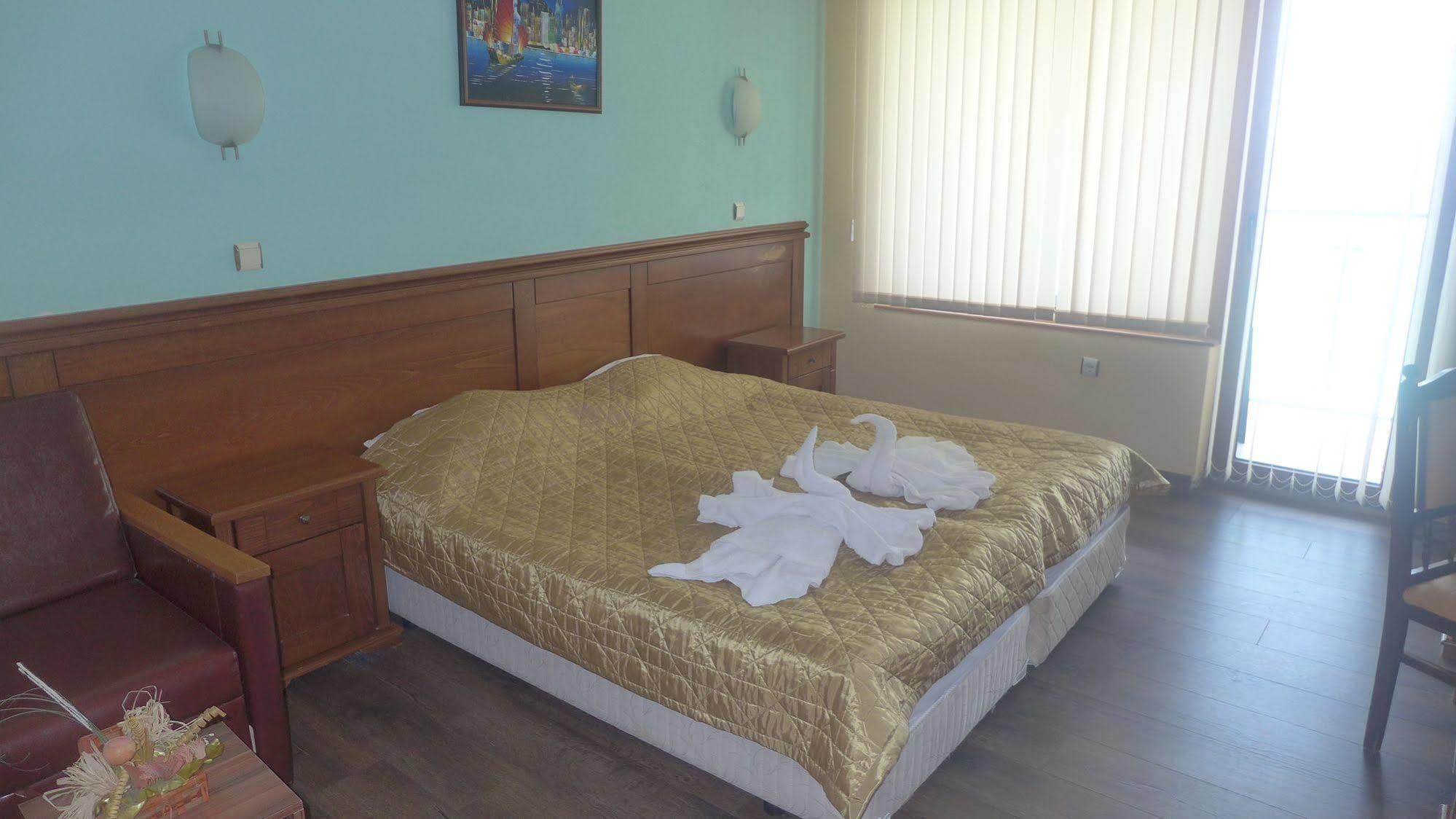 Petrov Family Hotel Nesebar Ngoại thất bức ảnh